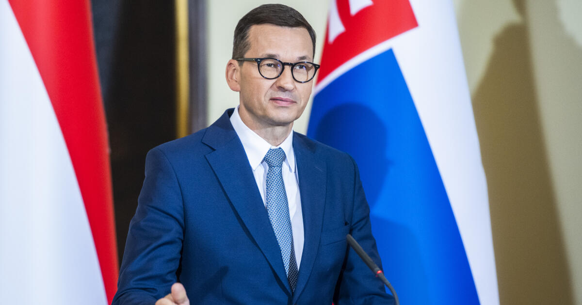 Zdaniem premiera Polska obniży stawkę VAT na benzynę