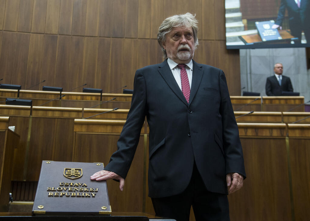 Na snímke Dušan Jarjabek (Smer-SD) skladá poslanecký sľub počas ustanovujúcej schôdze Národnej rady Slovenskej republiky (NR SR) IX. volebného obdobia 25. októbra 2023 v Bratislave. FOTO TASR - Jakub Kotian 
