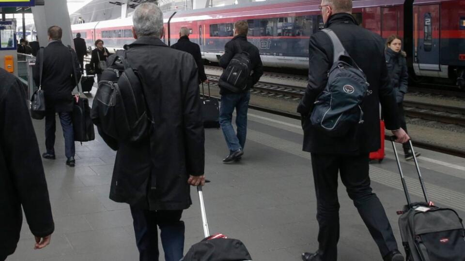 Rakúsky prezident Alexander Van der Bellen sa vybral do Salzburgu vlakom.