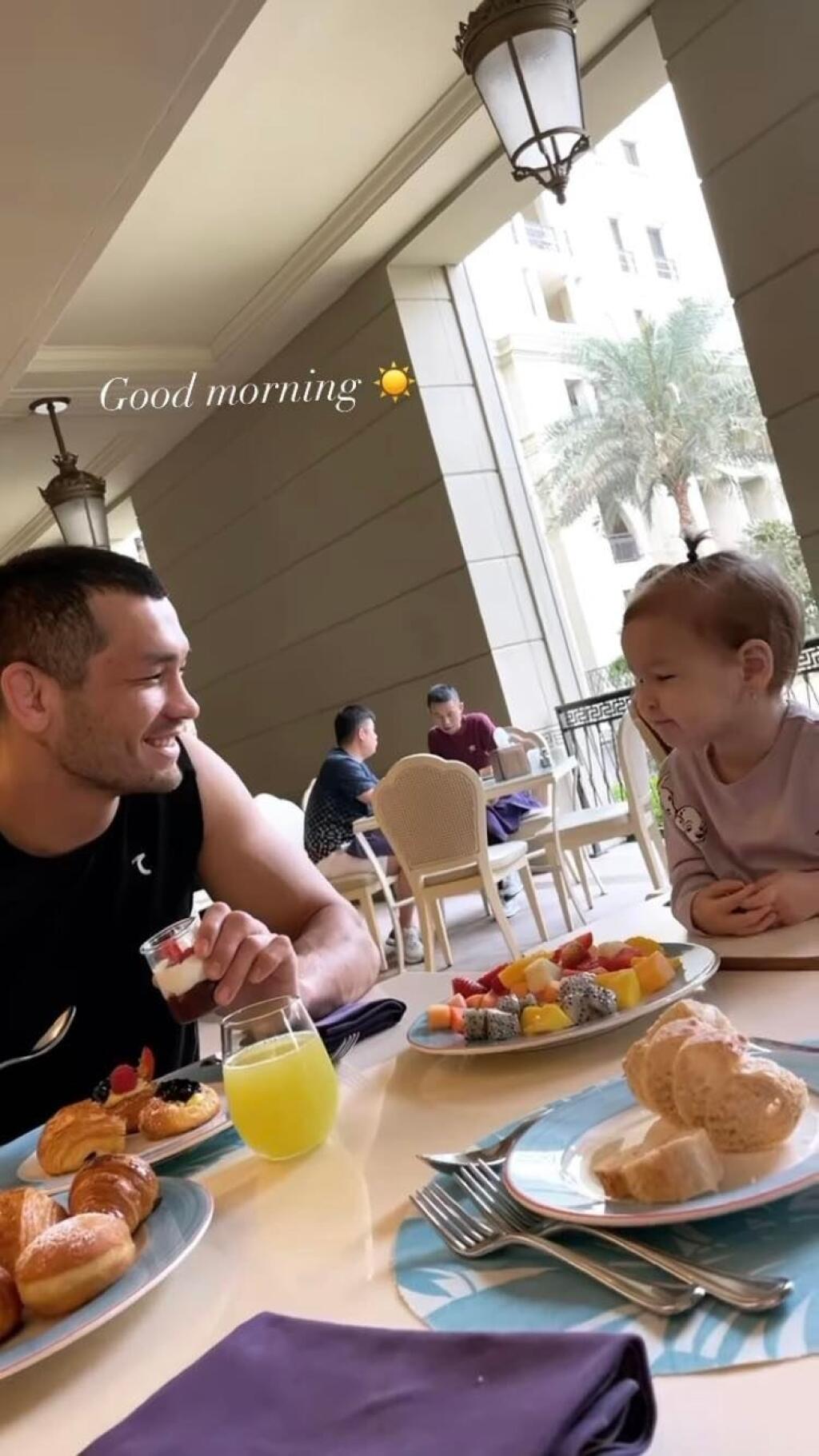 Zápasník MMA Makhmud Muradov a Monika Bagárová si užívajú luxus v Dubaji. V hoteli, v ktorom sú ubytovaní, stojí jedna noc v najdrahšom apartmáne až 23-tisíc eur.