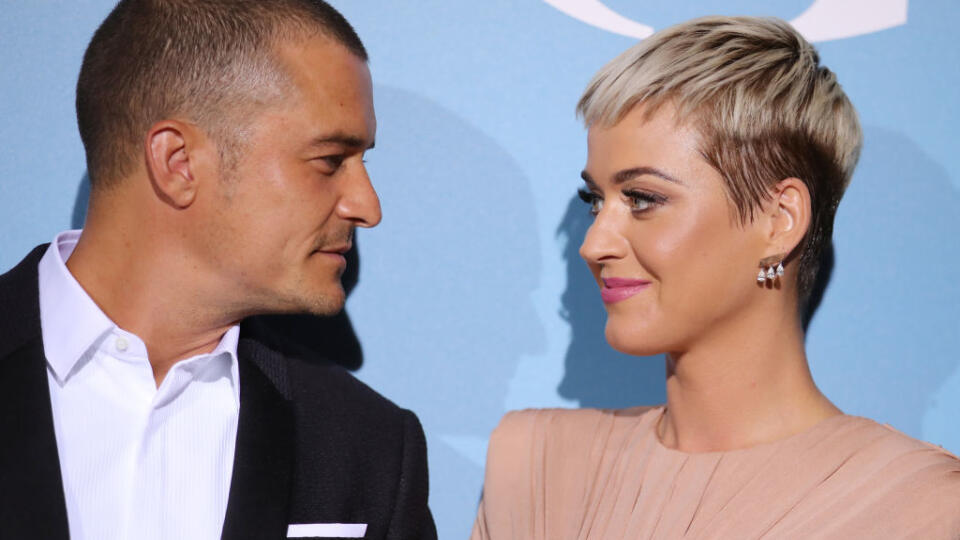 Orlando Bloom požiadal na Valentína Katy Perry o ruku.