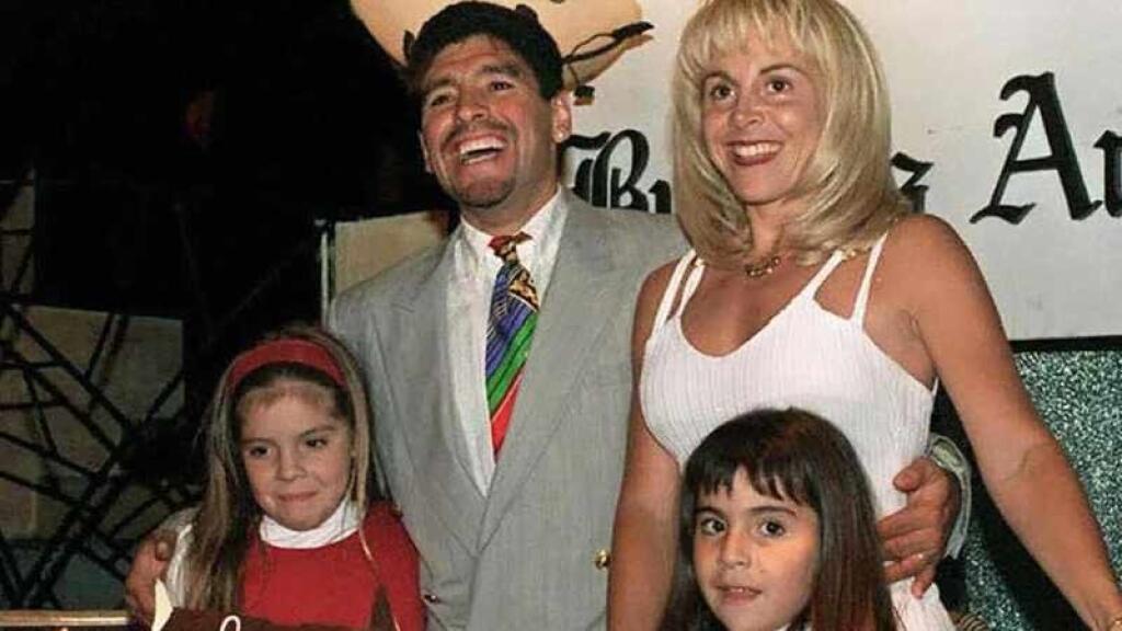 Diego a Claudia spolu prežili búrlivých pätnásť rokov, počas ktorých sa im narodili dve dcéry - Dalma Nerea a Giannina Dinorah.