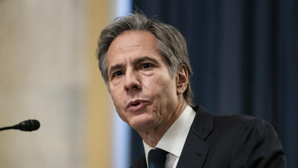 JB 31 Washington - Nominant na post budúceho amerického ministra zahraničných vecí Antony Blinken počas vypočutia pred senátnym výborom pre zahraničné vzťahy v americkom Kapitole vo Washingtone 19. januára 2021. Budúce vedenie amerického ministerstva zahraničných vecí chce obnoviť spojenectvá s inými krajinami a zároveň čeliť výzvam, aké predstavujú Čína, Irán, Severná Kórea či Rusko. V utorňajšom prejave na pôde výboru pre zahraničné vzťahy amerického Senátu týmito slovami predstaví svoje ciele