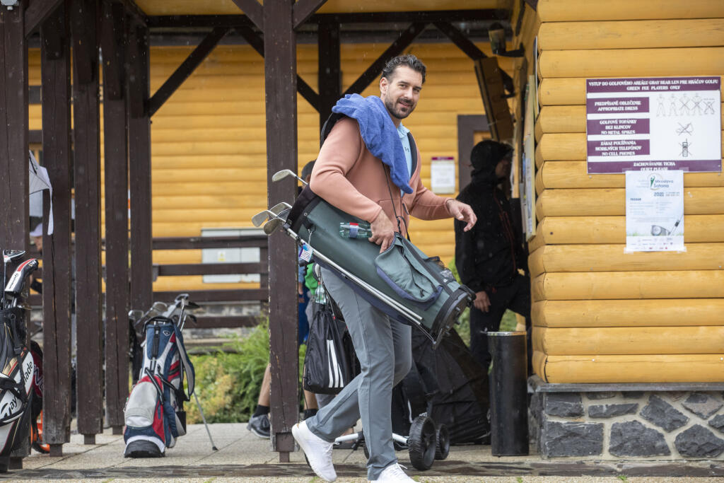 Valábik hráva golf len sporadicky, najmä keď v ňom ide o dobrú vec a podporu charity.