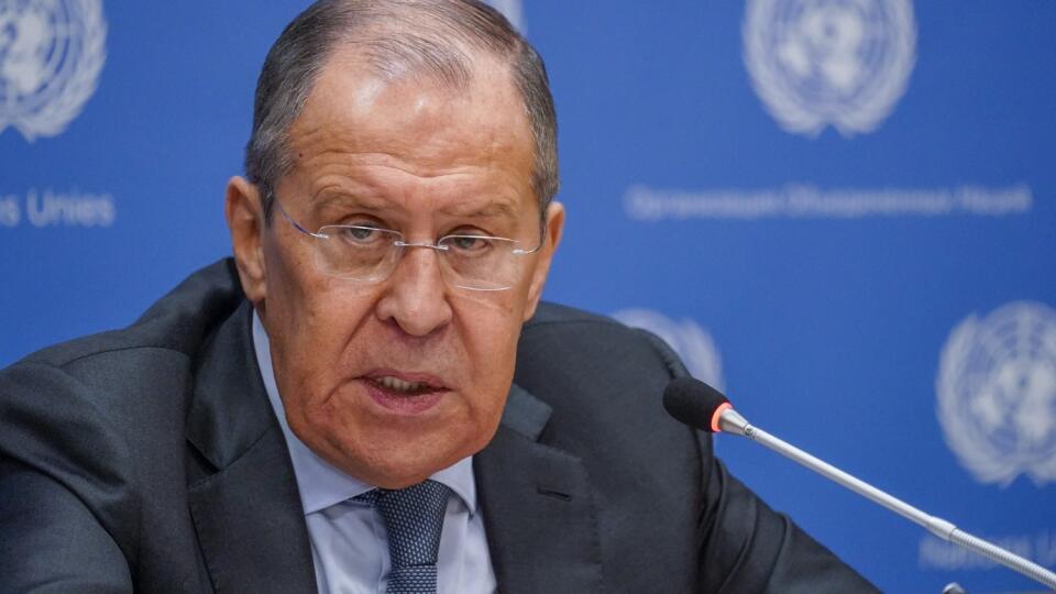 WA 21 New York - Ruský minister zahraničných vecí Sergej Lavrov počas tlačovej konferencie pred prejavom na Valnom zhromaždení OSN v New Yorku v sobotu 25. septembra 2021. FOTO TASR/AP
Russian Foreign Minister Sergey Lavrov speaks to reporters during a news conference during 76th session of the United Nations General Assembly, Saturday, Sept. 25, 2021 at United Nations headquarters. (AP Photo/Mary Altaffer)