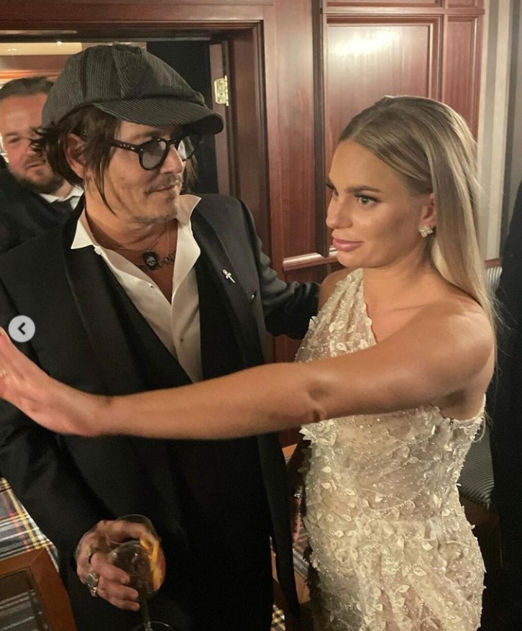 Pastrňákova priateľka Rebecca si minulý rok pokecala vo Varoch aj s najväčšou hviezdou festivalu Johnnym Deppom.