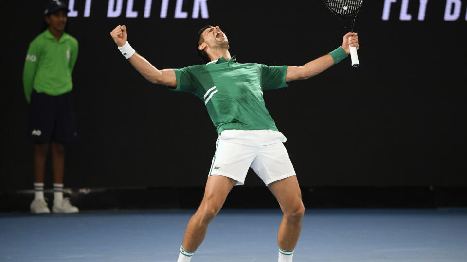 JB 44 Melbourne - Srbský tenista Novak Djokovič oslavuje po jeho výhre nad Američanom Talyorom Fritzom v 3. kole dvojhry na grandslamovom turnaji Australian Open v Melbourne 12. februára 2021. FOTO TASR/AP

Serbia's Novak Djokovic celebrates after defeating United States' Talyor Fritz in their third round match at the Australian Open tennis championship in Melbourne, Australia, Friday, Feb. 12, 2021.(AP Photo/Andy Brownbill)