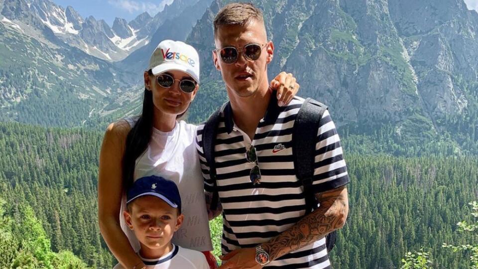 Bývalý slovenský futbalový reprezentant Martin Škrtel vie, ako si užívať voľno. So synom Matteom zahájili vianočné leňošenie na gauči a futbal momentálne nehrá žiadnu úlohu.