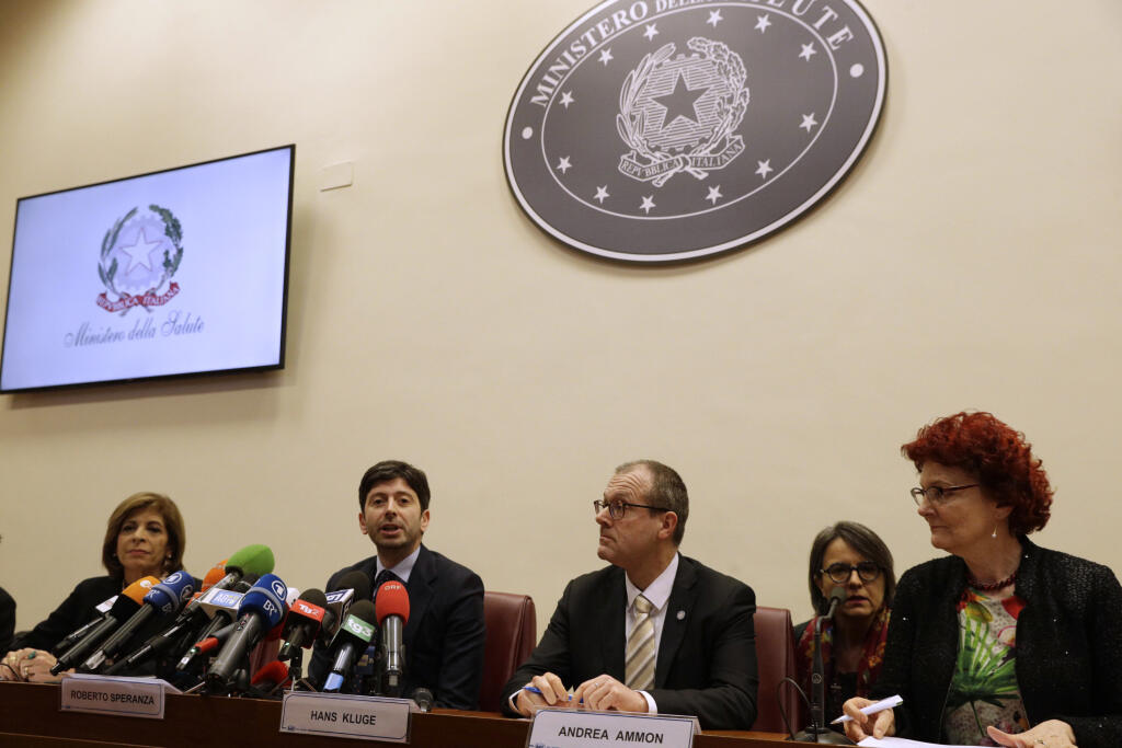 KK2 Rím - Zľava eurokomisárka pre zdravie Stella Kyriakidesová, taliansky minister zdravotníctva Roberto Speranza, riaditeľ Svetovej zdravotníckej organizácie (WHO) pre Európu Hans Kluge a riaditeľka Európskeho strediska pre prevenciu a kontrolu chorôb (ECDC) Andrea Ammonová  počas stretnutia s novinármi 26. februára 2020 v Ríme. FOTO TASR/AP 
From left, European Commissioner for Health Stella Kyriakides, Italy's Minister of Health Roberto Speranza, World Health organization Director for Europe 