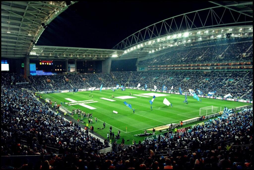 Finále futbalovej Ligy majstrov sa v sobotu 29. mája odohrá na Estadio do Dragao v Porte. Európska futbalová únia (UEFA) tam presunula stretnutie FC Chelsea s Manchestrom City z Istanbulu pre zhoršenú pandemickú situáciu v Turecku.