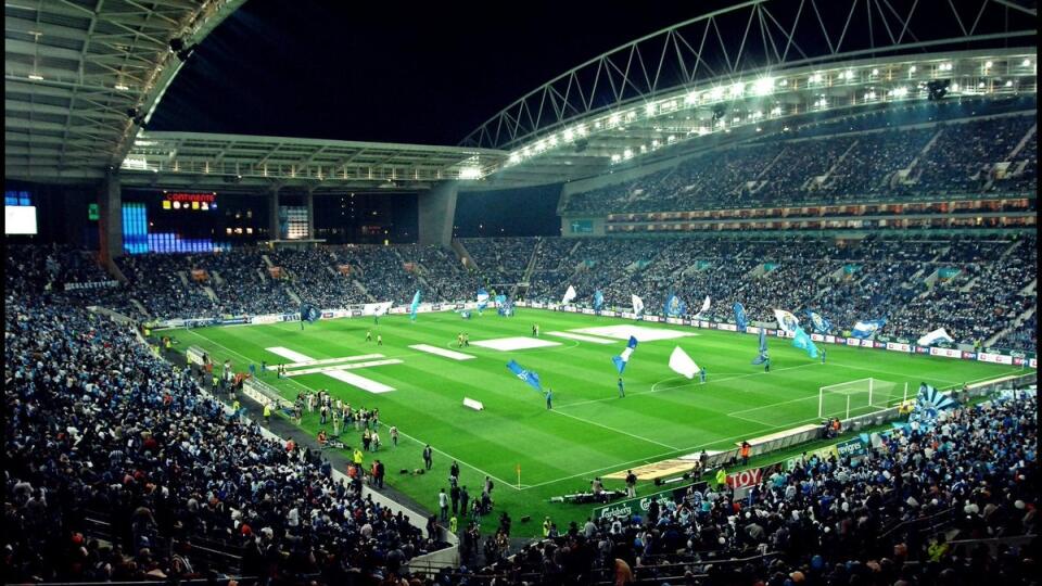 Finále futbalovej Ligy majstrov sa v sobotu 29. mája odohrá na Estadio do Dragao v Porte. Európska futbalová únia (UEFA) tam presunula stretnutie FC Chelsea s Manchestrom City z Istanbulu pre zhoršenú pandemickú situáciu v Turecku.