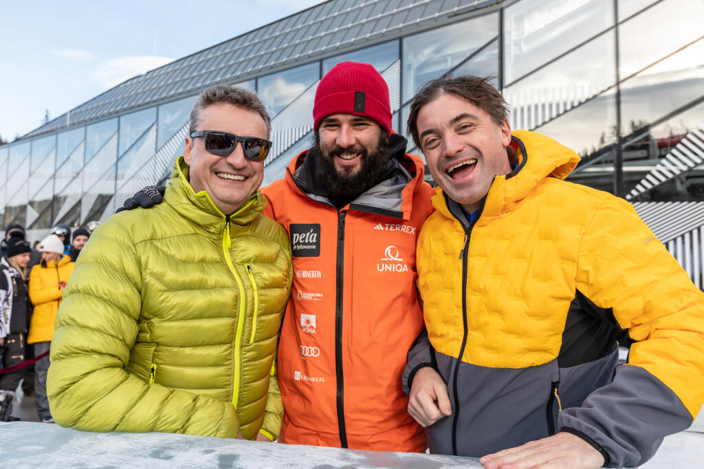 Otvorenie Jasnej moderoval Marcel Forgáč, nechýbal Vlhovej brat Boris, ani finančník Igor Rattaj.