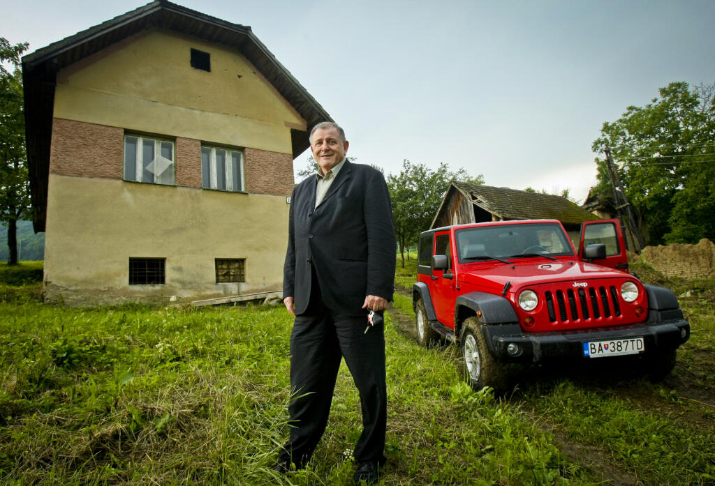 ZEMEPÁN Expremiér kúpil dom a pozemky v obci Dolná Poruba.