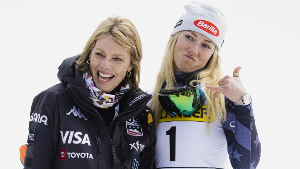 Na snímke Mikaela Shiffrin s mamou Eileen počas druhého kola druhých pretekov Svetového pohára v obrovskom slalome žien v slovinskom stredisku Kranjska Gora.