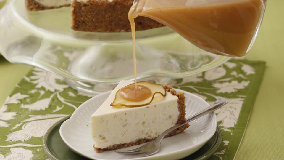Hruškový cheesecake s karamelovou omáčkou