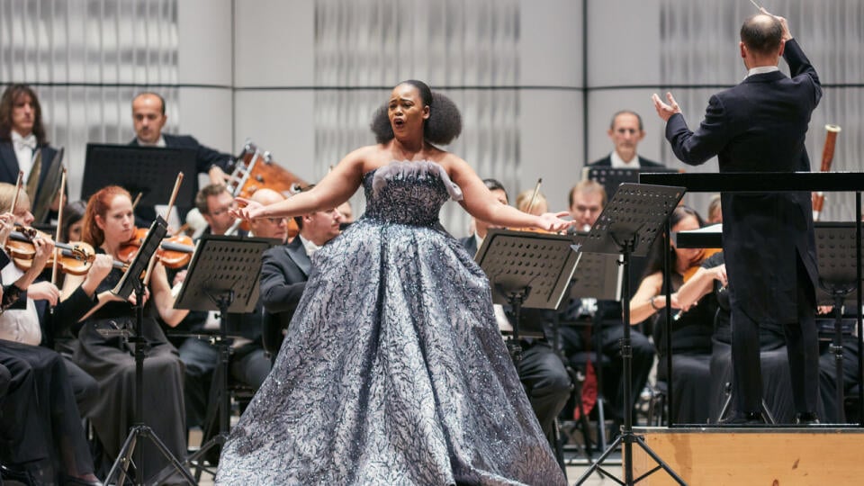 Pretty Yende: Naplno zažiarila a víťazila na medzinárodných speváckych súťažiach Hans Gabor Belvedere, Montserrat Caballé i v renomovanej Operalii Plácida Dominga.