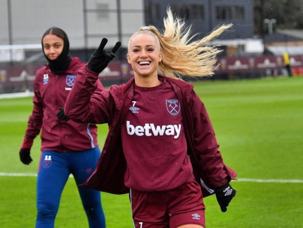 Lehmannová hrávala doteraz za West Ham, no klub ju poslal na hosťovanie do Evertonu.