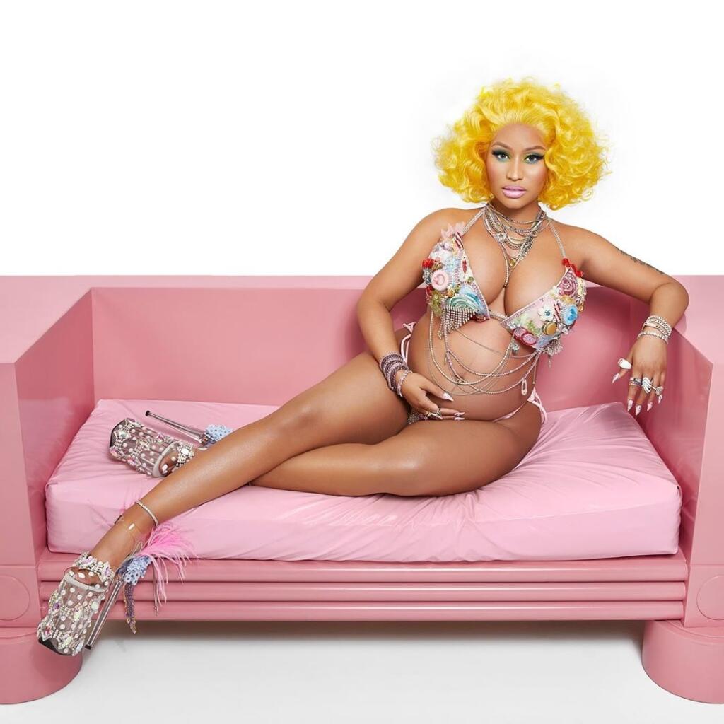 Takýmito pikantnými fotkami dala Nicki Minaj na známosť, že je tehotná.