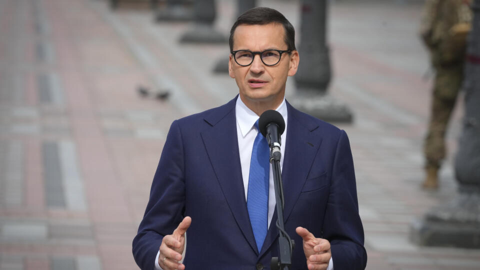 PK 51 Kyjev - Na snímke poľský premiér Mateusz Morawiecki reční počas spoločnej tlačovej konferencie s ukrajinským prezidentom Volodymyrom Zelenskym a s lotyšským prezidentom Egilsom Levitsom v ukrajinskom Kyjeve 9. septembra 2022. Morawiecki vyhlásil počas návštevy Kyjeva, že víťazstvo Ruska nad Ukrajinou by bolo katastrofálne nielen pre túto krajinu, ale aj pre celú Európu. FOTO TASR/AP
Poland's Prime Minister Mateusz Morawiecki speaks during joint press conference with Ukrainian President Vo