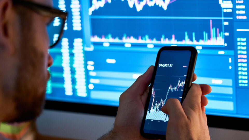 Business,Man,Trader,Investor,Analyst,Using,Mobile,Phone,App,Analytics