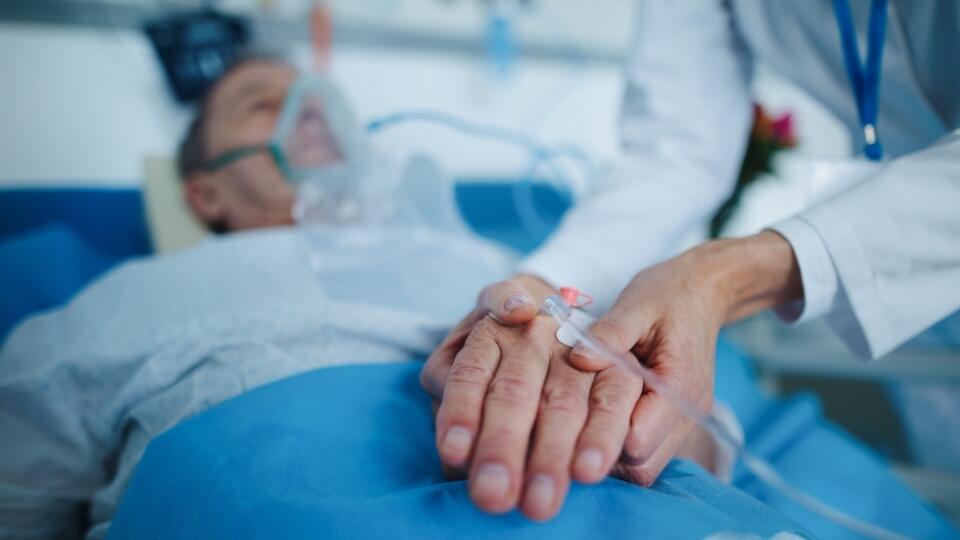 Close-up,Of,Nurse,Applying,Cannula,At,Patients,Hand.