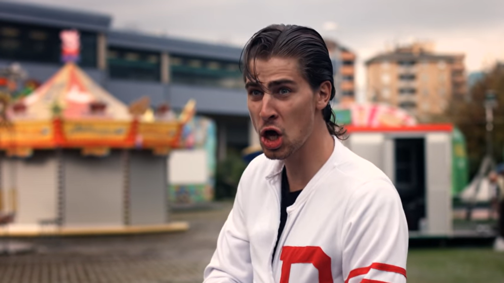 Musíte uznať, že Peter Sagan je naozajstným slovenským dvojníkom Johna Travoltu. Pieseň s ex natočili v roku 2015, kedy si sľúbili večnú lásku pred oltárom. Všetko ale skončilo inak.
