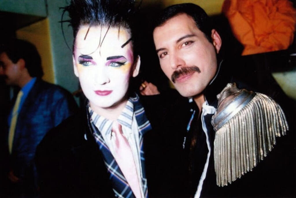 Spevák Queen Freddie Mercury a spevák Boy George.