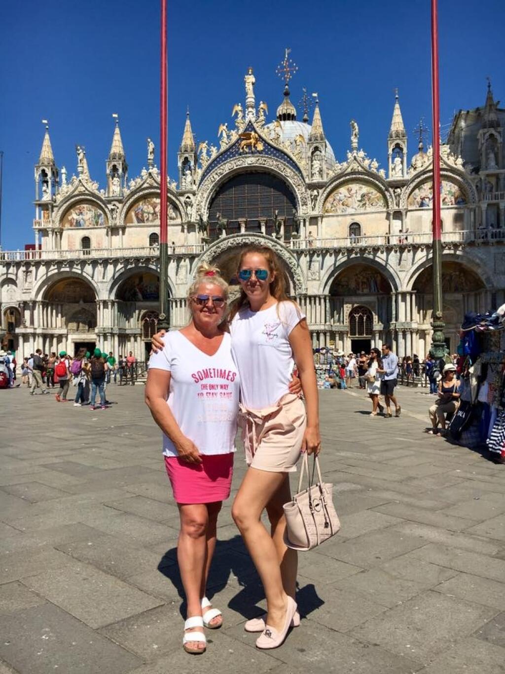 Mama Dušana Pašeka ml. Alexandra je pre dcéru Sašu najlepšia kamarátka. Dnes spolu prežívajú obrovský žiaľ.