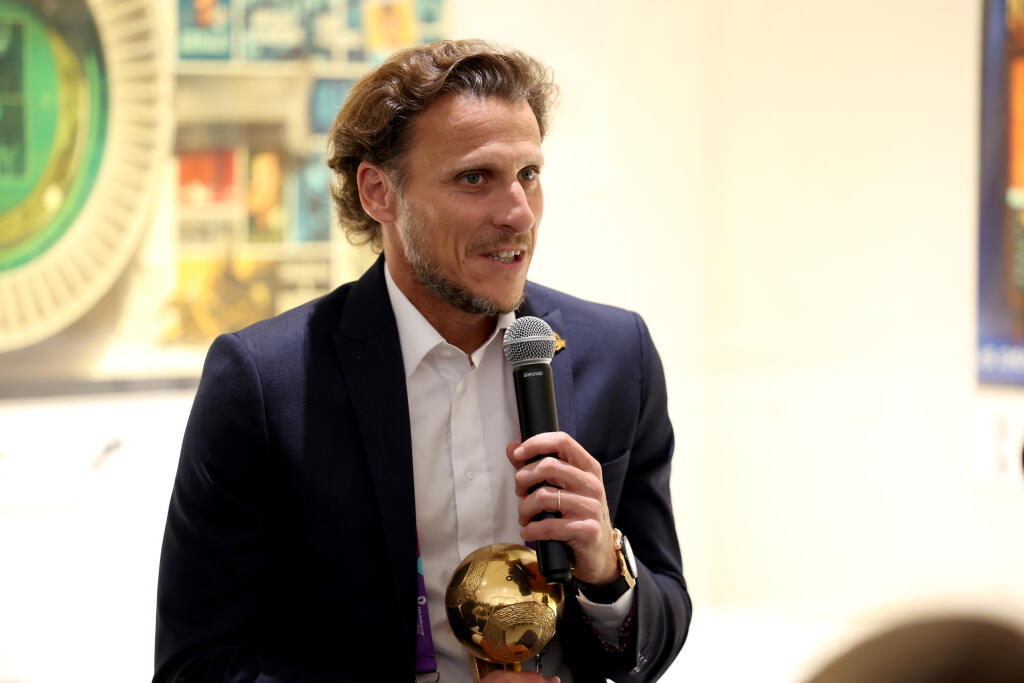 Diego Forlán (Uruguaj, 5 gólov na MS 2010) - Po hráčskej kariére to skúšal ako tréner, no neosvedčil sa. Dostal šancu v rodnej krajine v Peňarole, no vyhodili ho už po niekoľkých mesiacoch. Nepresvedčil ani v uruguajskej druhej lige, kde vydržal trénovať len pol roka. Odvtedy ho nikto neangažoval.