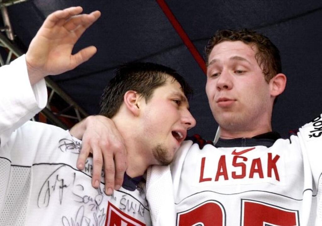 Takto oslavoval na námestí v Bratislave Ján Lašák zlato z MS v hokeji.
