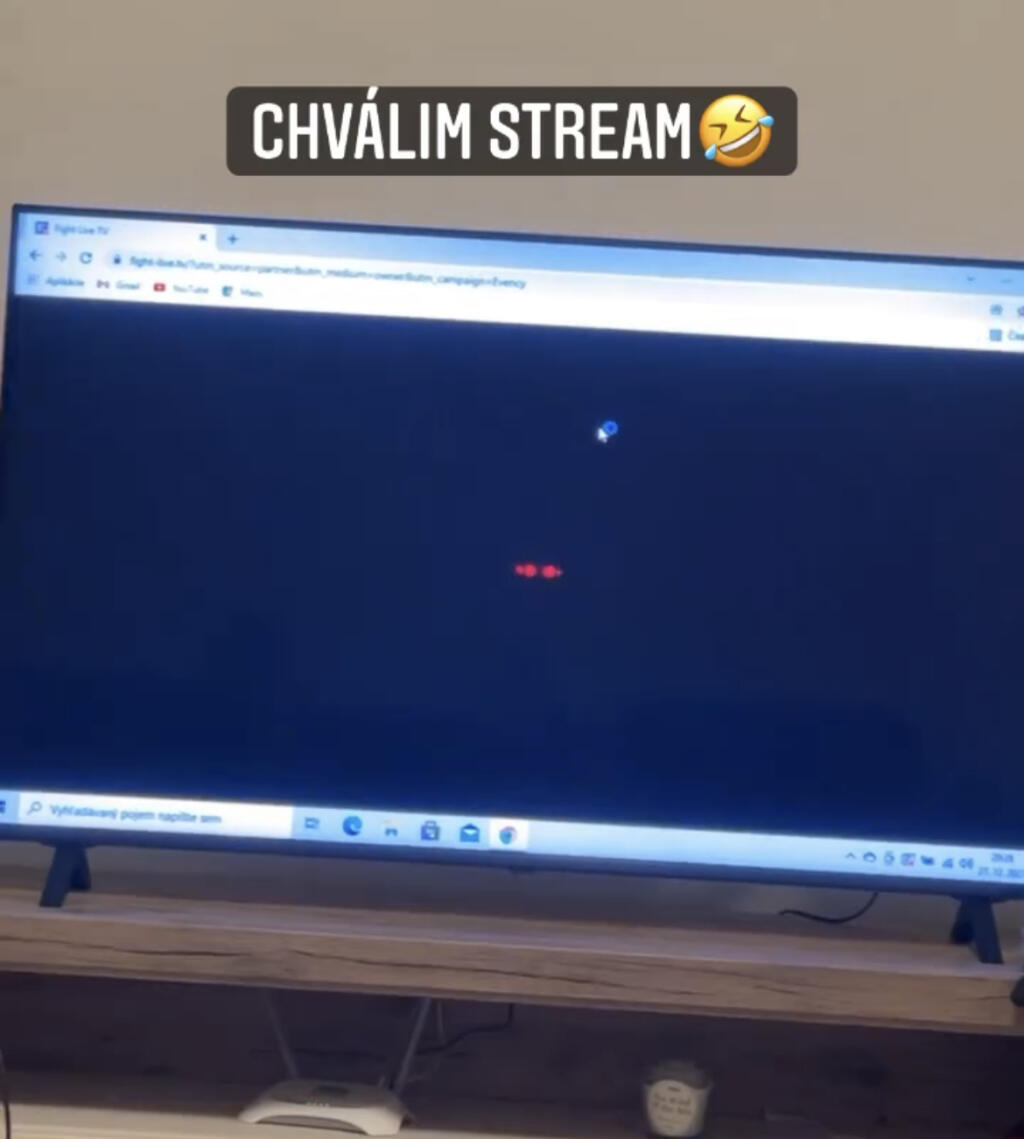To však nemalo žiadnu váhu a ľudia, ktorí si za vysielanie zaplatili na sociálnych sieťach zúrili.