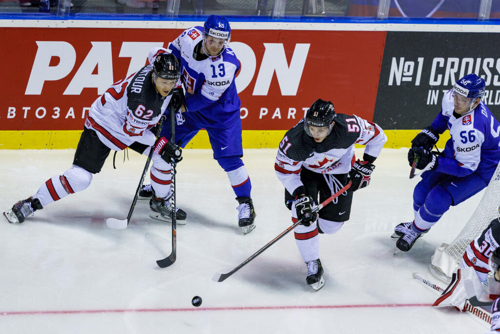 Na snímke Brandon Montour, Michal Krištof, Troy Stecher a Marko Daňo počas zápasu A skupiny hokejových Majstrovstiev sveta IIHF 2019 medzi reprezentáciami Slovenska a Kanady.