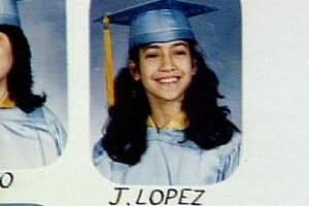 Jennifer Lopez na fotografii v školskej ročenke počas jej študentských čias.