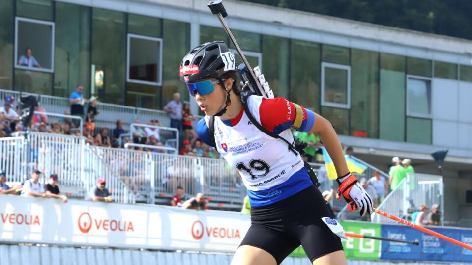 Na snímke slovenská biatlonistka Ema Kapustová počas pretekov vo finále šprintu junioriek na 6 km na majstrovstvách sveta v letnom biatlone v Národnom biatlonovom centre v Osrblí v sobotu 26. augusta 2023. FOTO TASR - Ján Krošlák