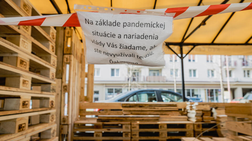 Gastro prevádzky na Košickej ulici v Bratislave rovnako ako ďalšie na celom území Slovenska ostávajú naďalej zatvorené na základe opatrení na zamedzenie šírenia ochorenia Covid-19, ktoré prijala Vláda Slovenskej republiky.