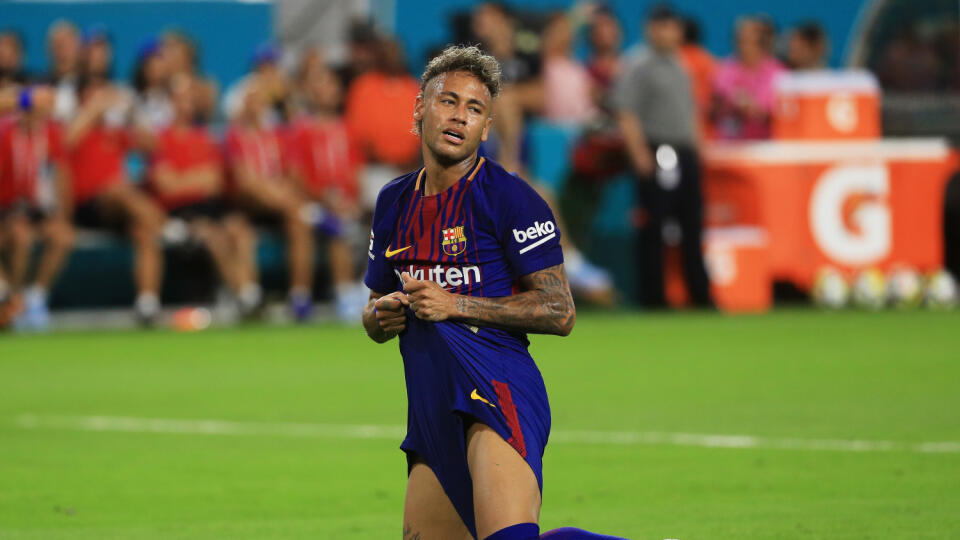 Aktuálne sa hviezdny Brazílčan chce vrátiť naspäť do Katalánska a znova ide o poriadnu drámu. PSG najprv od Barcelony žiadalo 300 miliónov. Teraz chcú vo francúzskej metropole ešte viac!