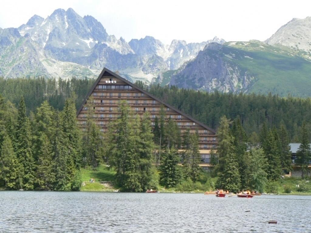 ŠTRBSKÉ PLESO:
Najznámejšie
tatranské pleso.