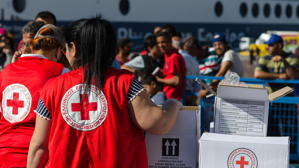 Červený kríž poskytuje humanitárnu pomoc pri katastrofách po celom svete.