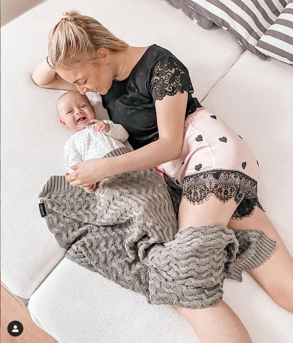 Markéta Konvičková si vychutnáva vzácne chvíle s dcérkou.