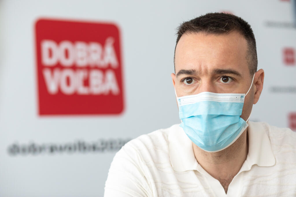 Na fotke je Tomáš Drucker zo strany Dobrá Voľba