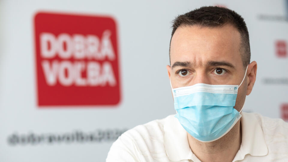 Na fotke je Tomáš Drucker zo strany Dobrá Voľba