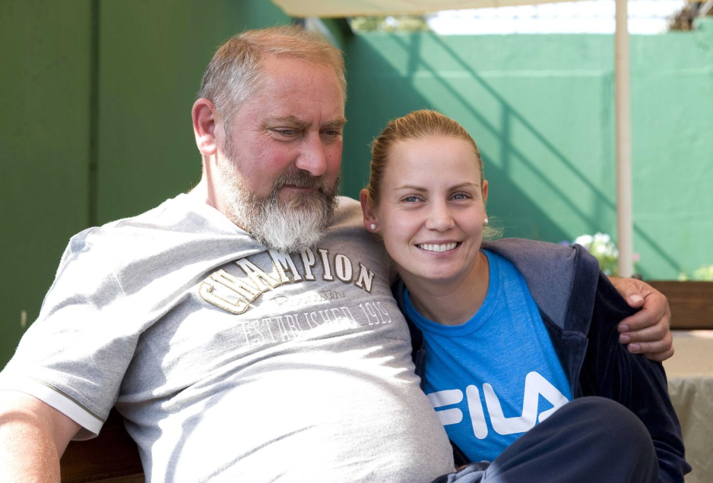 Počas aktívnej tenisovej kariéry vážila Dokičová 60 kilogramov, potom však pribrala na šokujúcich 120. Mohli za to problémy so štítnou žľazou a depresie, ktoré jej spôsobilo psychické a fyzické týranie jej otca a trénera v jednej osobe Damira.