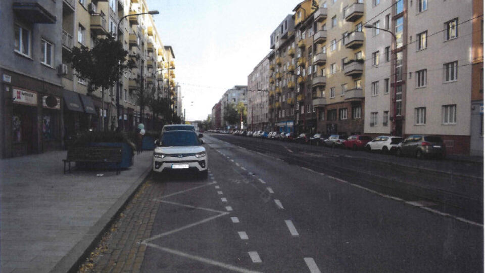 Bratislavská polícia vyšetruje dopravnú nehodu, ku ktorej došlo 8. októbra ráno na Krížnej ulici smerom do mesta. Zrazil sa pri nej neznámy cyklista a chodec. Informuje o tom na sociálnej sieti.