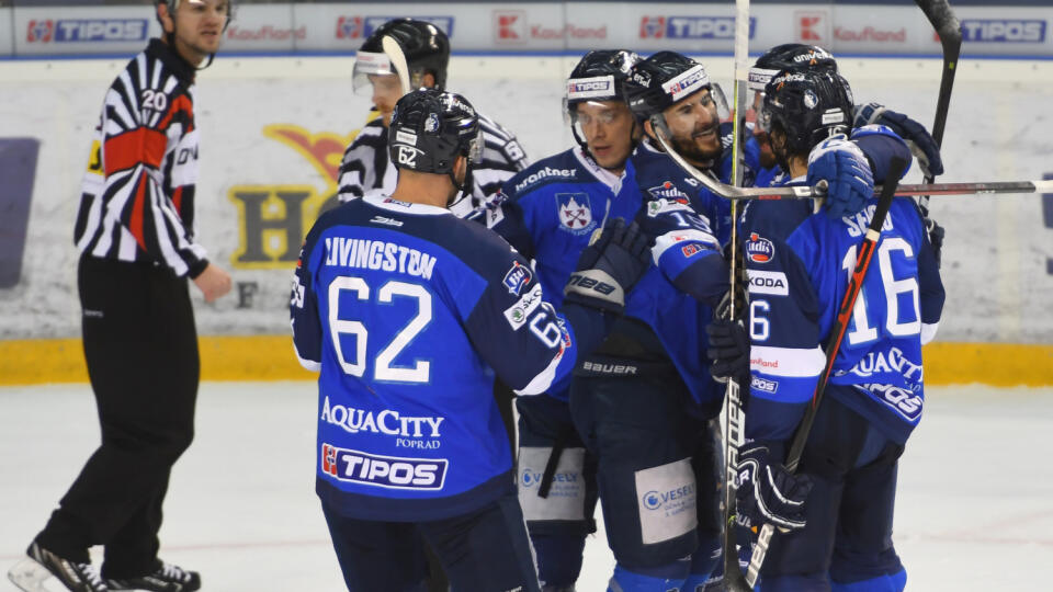 Na snímke gólová radosť hráčov HK Poprad v zápase 30. kola Tipos Extraligy v hokeji HK Poprad - HC Slovan Bratislava v Poprade v nedeľu 10. januára 2021. FOTO TASR - Milan Kapusta