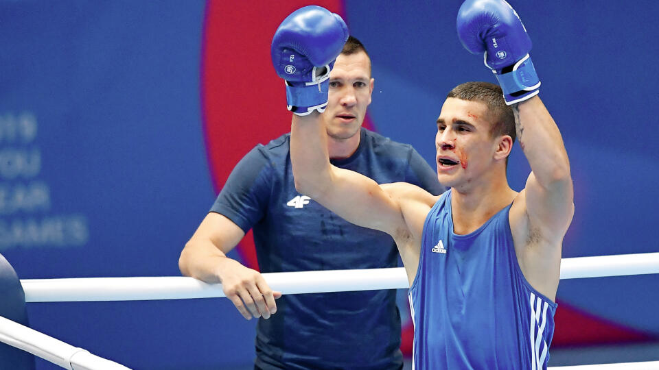 ANDREJ CSEMEZ mal vážnu dopravnú nehodu, hrozilo mu, že už nikdy nebude boxovať. Zabojoval, dostal sa z toho. Vyzerá to tak, že zvíťazil aj nad koronavírusom.