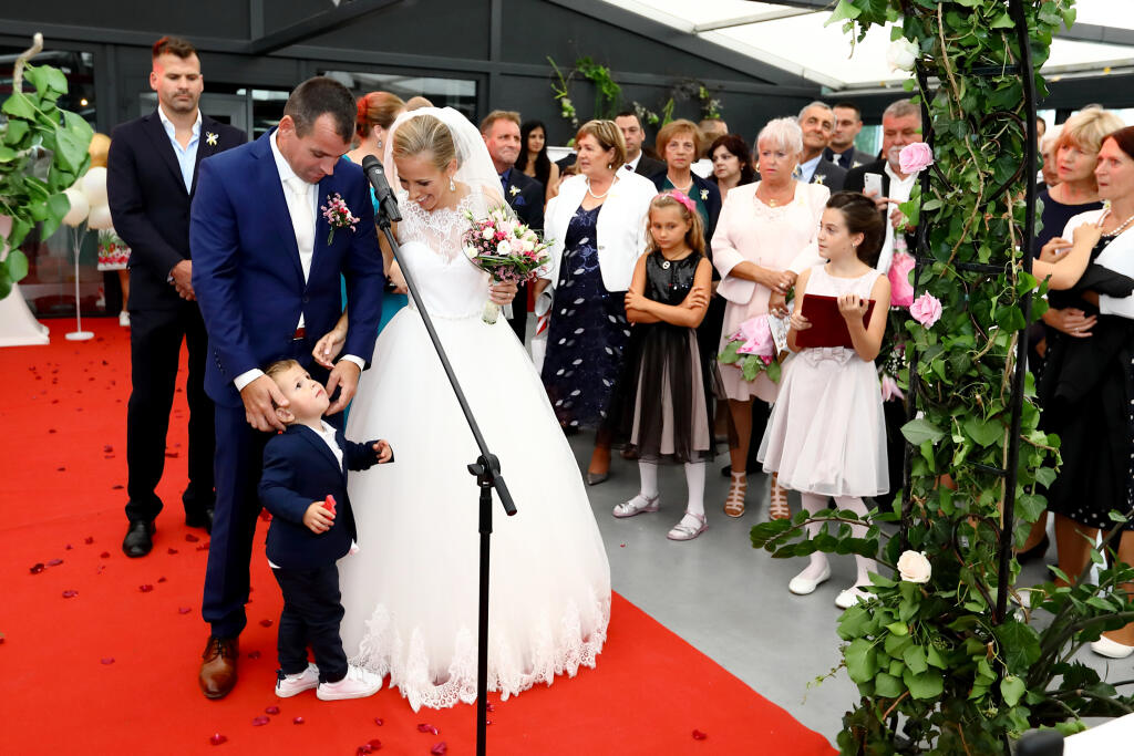 Trojnásobný zlatý medailista z olympijských hier Pavol Hochschorner (40) a jeho dlhoročná priateľka Majka si v septembri 2019 povedali svoje áno. Svadba mala symbolický dátum, keďže sa konala v deň ženíchových narodenín.
