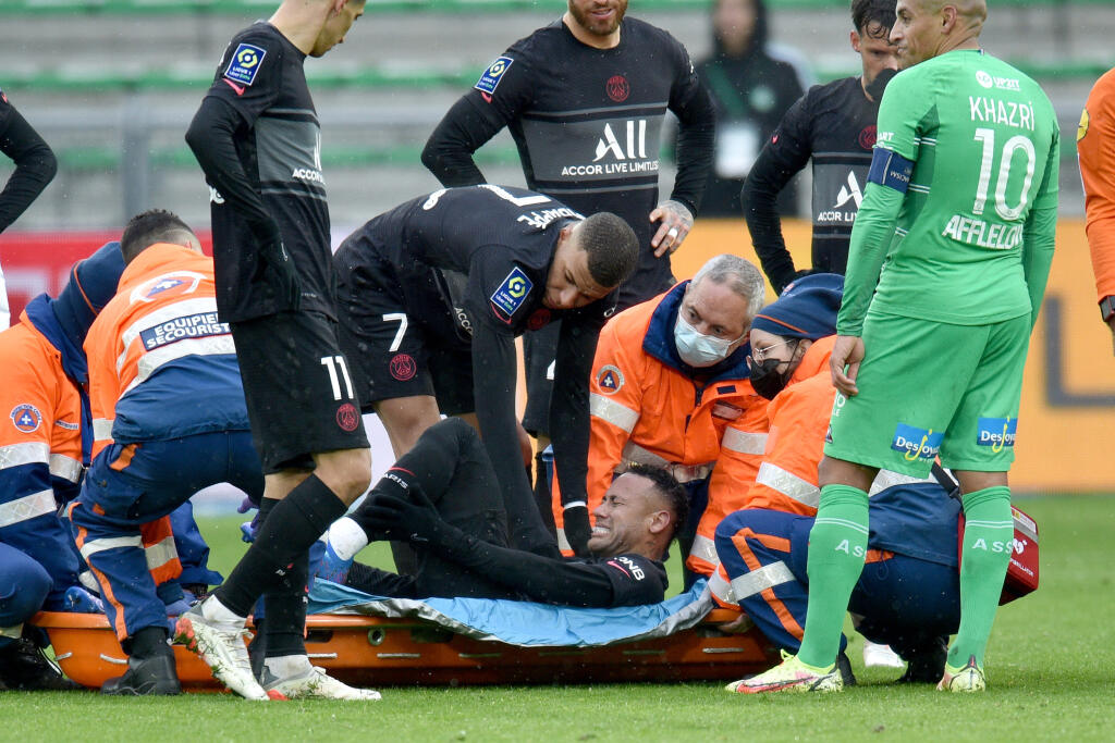 Neymar sa nepríjemne zranil.