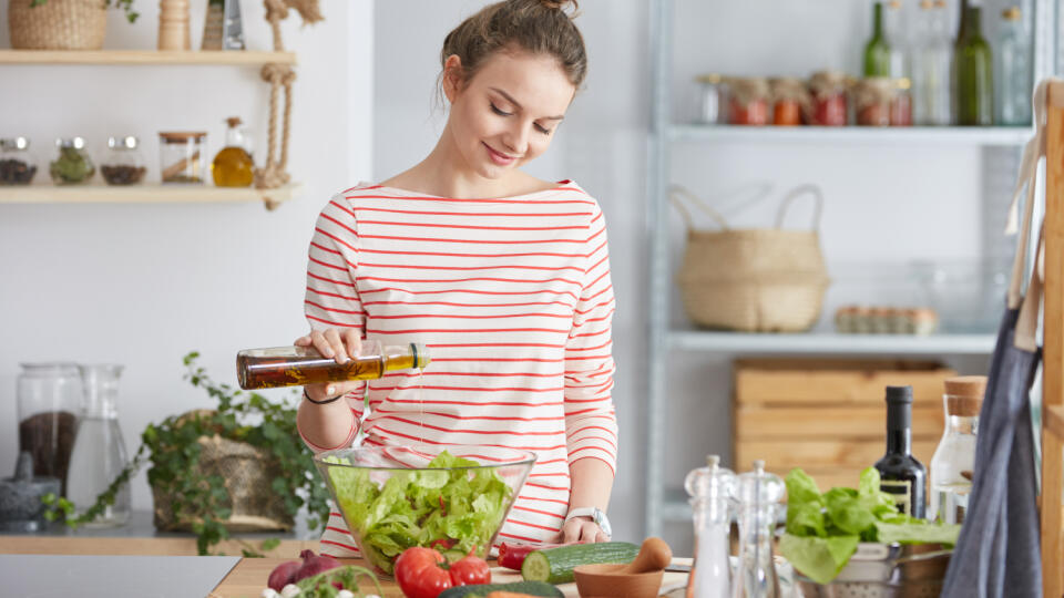 Woman,Adding,Olive,Oil,To,Her,Healthy,Salad