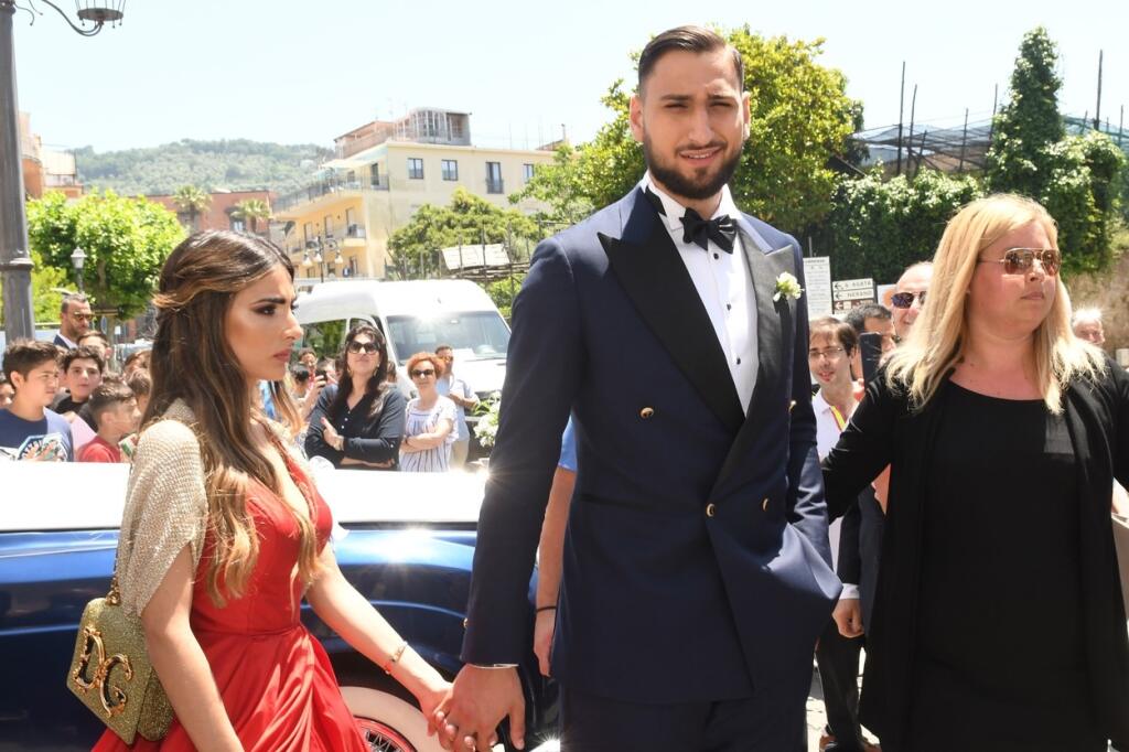 Taliansky brankár Gianluigi Donnarumma je už dlhé roky šťastný po boku priateľky Alessie.