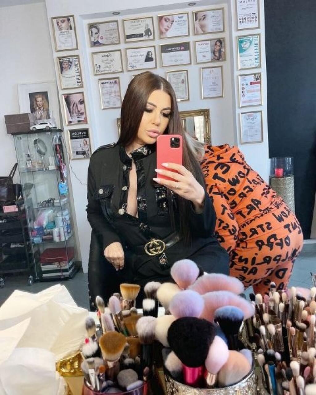 Jedným „dievčaťom z Dubaja“ vraj bola poľská speváčka a influencerka Iwona Węgrowska. V Poľku stále platí za celebritku.